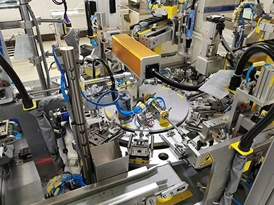 Automatic assembly machine Automatic assembly machine